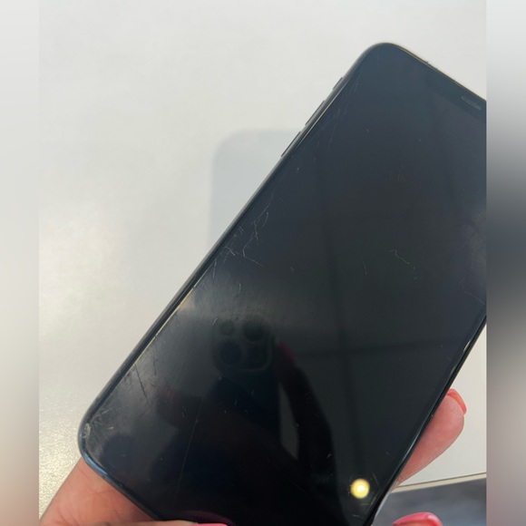 Apple iPhone 11 Pro Max - Picture 3 of 5